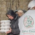 A Krisna-hívők több ezer adag ételt és élelmiszercsomagot osztanak szét az adventi időszak alatt az országban. Nem csupán az ételek jó minőségét, hanem az állandóságot is fontos szempontnak tartják, a […]